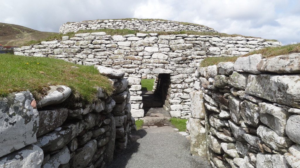 entrance to the main chambre of the Broch of Clickimin